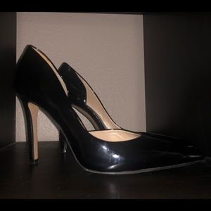 pointed toe heel